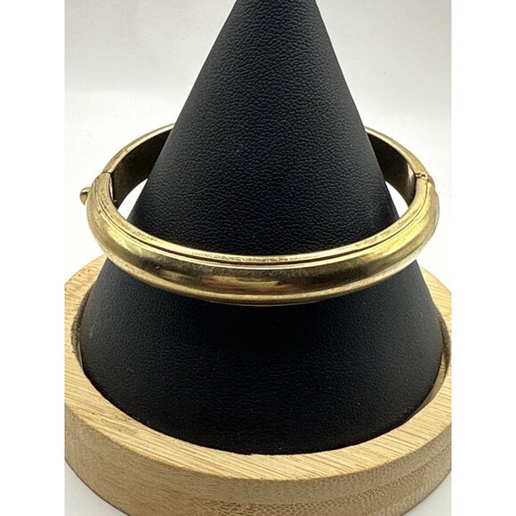 Vintage Hinged Gold-Tone Metal Bangle Bracelet With Snap Closure - Picture 5 of 7